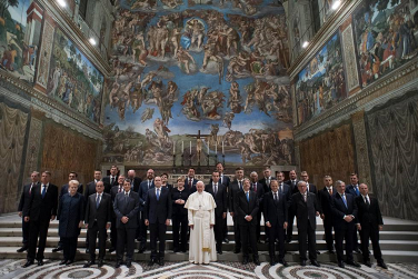 El Santo Padre Francisco con los líderes de la Unión Europea en la Capilla Sixtina. Vaticano. 24 de marzo de 2017. Foto: www.vatican.va.